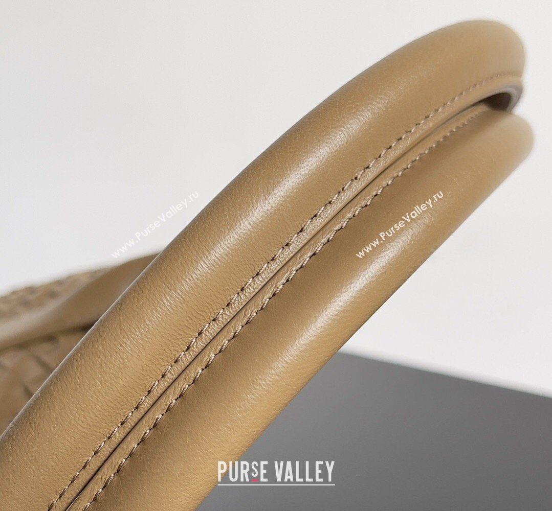 Bottega Veneta Medium Cabat Tote Bag 32cm in Intrecciato Leather Pale Brown 2026 BV040205 (XY-260402129)