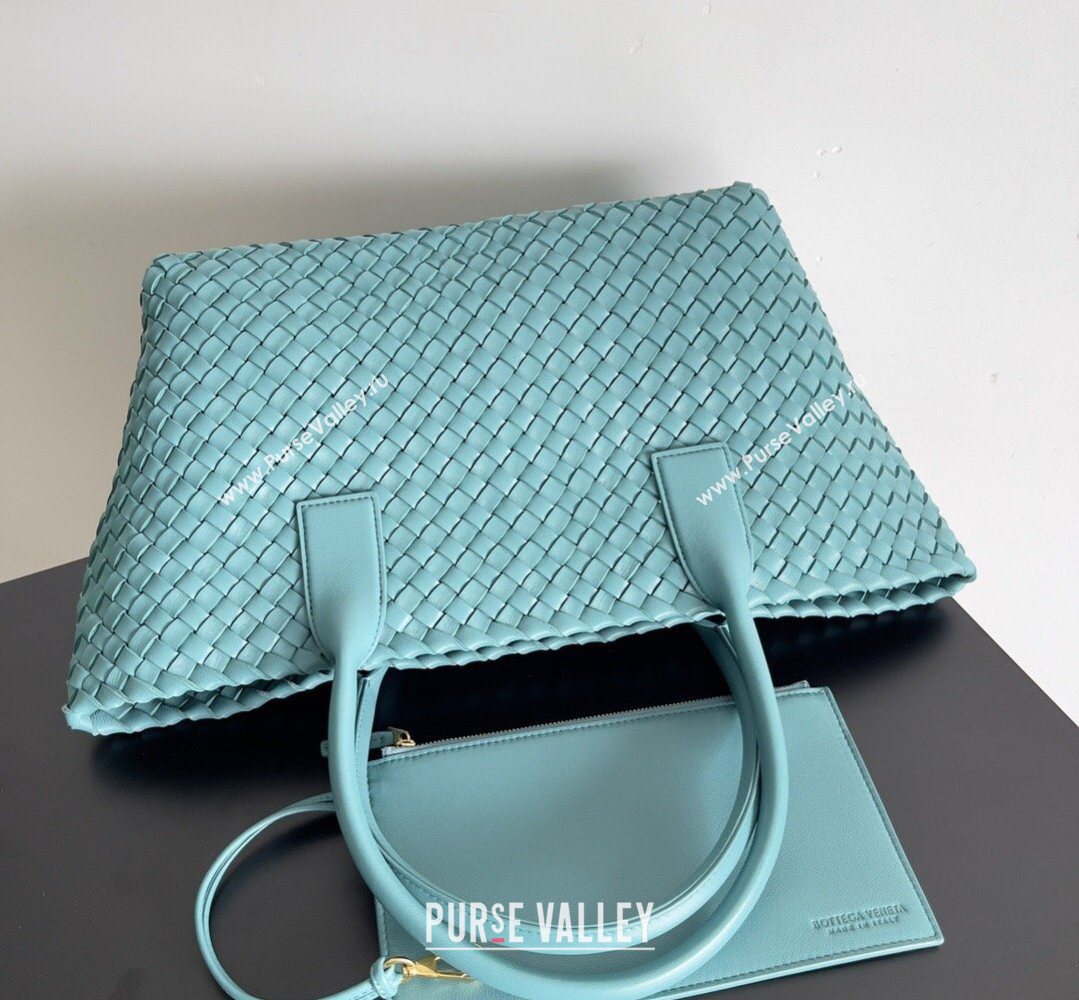 Bottega Veneta Medium Cabat Tote Bag 32cm in Intrecciato Leather Blue1 2026 BV040205 (YX-260402118)