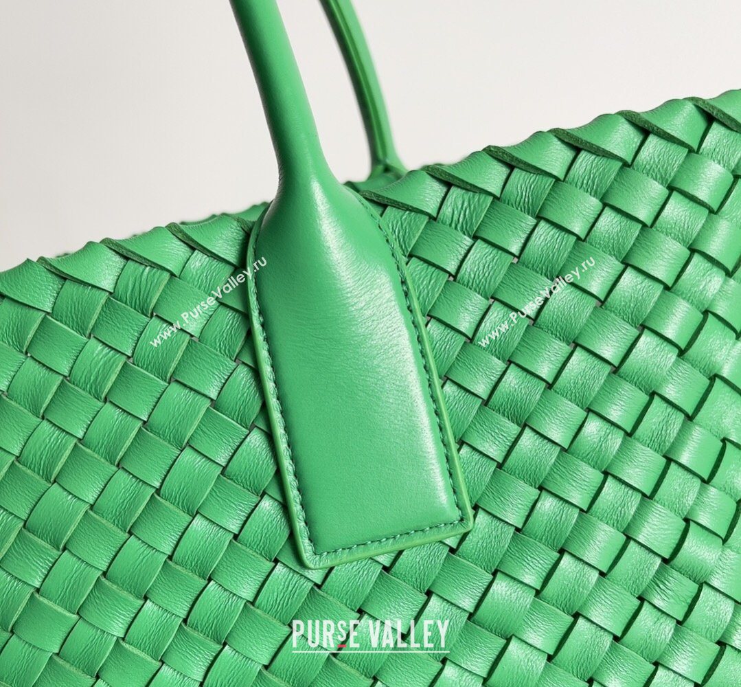 Bottega Veneta Medium Cabat Tote Bag 32cm in Intrecciato Leather Green2 2026 BV040205 (XY-260402134)