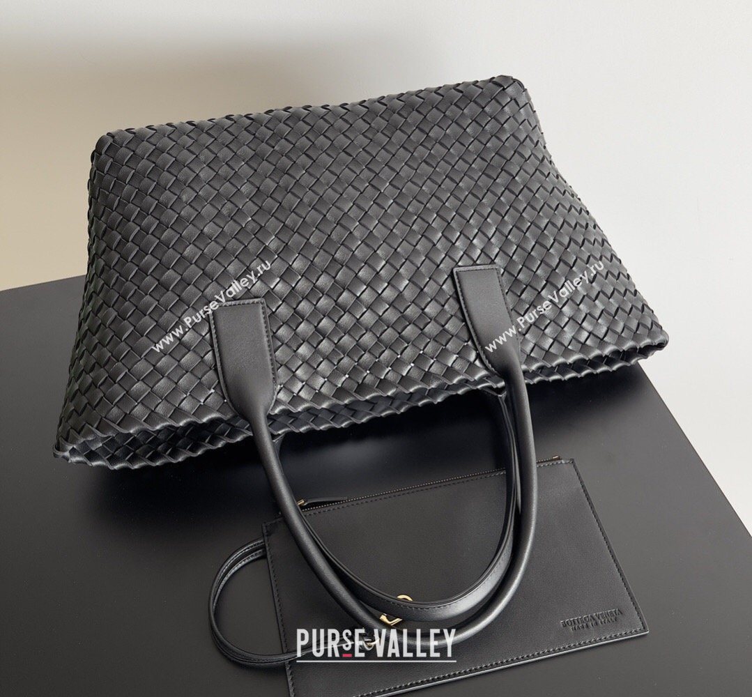 Bottega Veneta Medium Cabat Tote Bag 32cm in Intrecciato Leather Black 2026 BV040205 (YX-260402120)