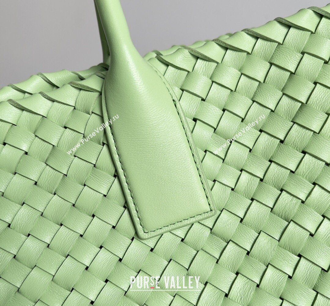 Bottega Veneta Medium Cabat Tote Bag 32cm in Intrecciato Leather Light Green 2026 BV040205 (YX-260402121)