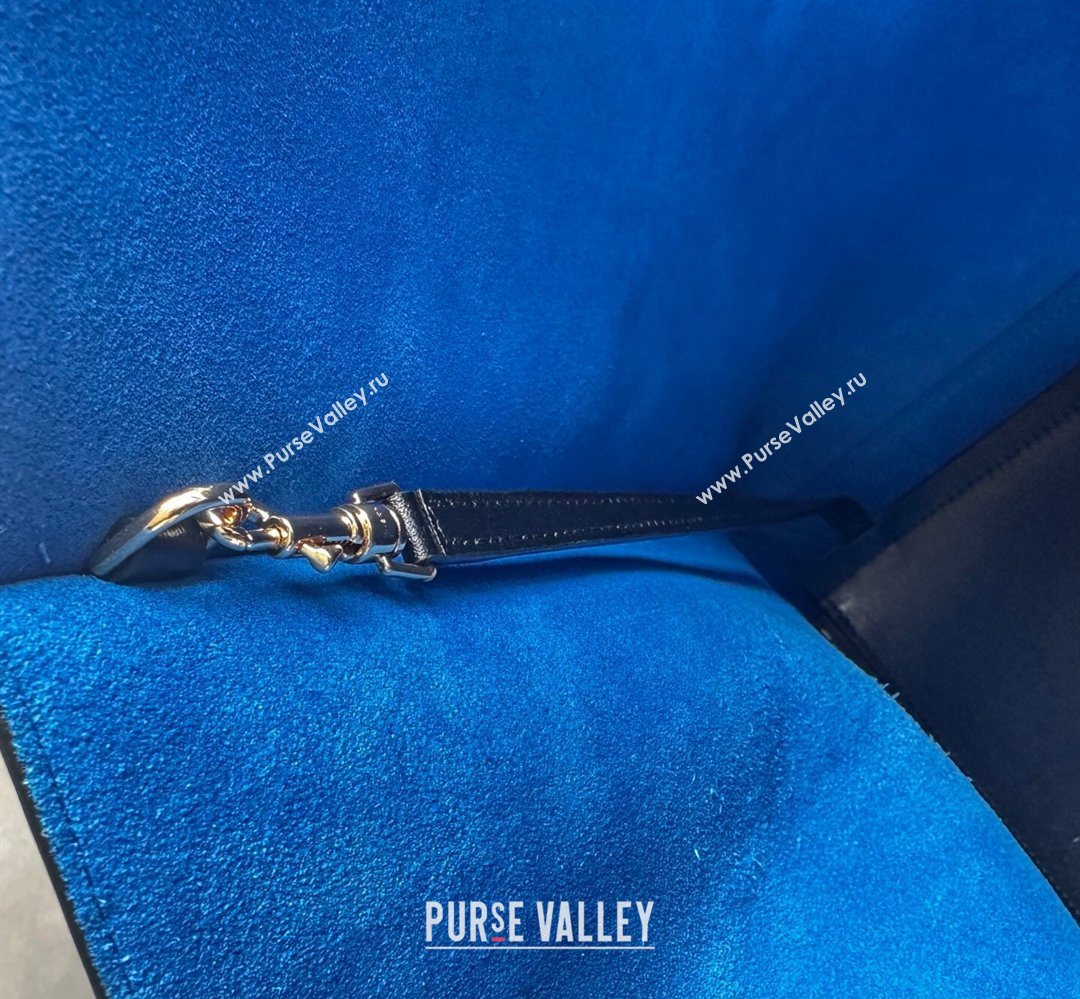 Celine Medium Cube Tote bag in Supple Calfskin Leather Black 2026 123422 (BL-260411046)