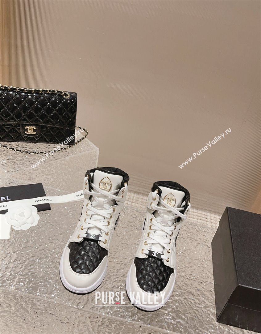 Chanel Quilted Calfskin High-top Sneakers with Pearls CC White1/Black 2023 CH091110 (MD-23091137)