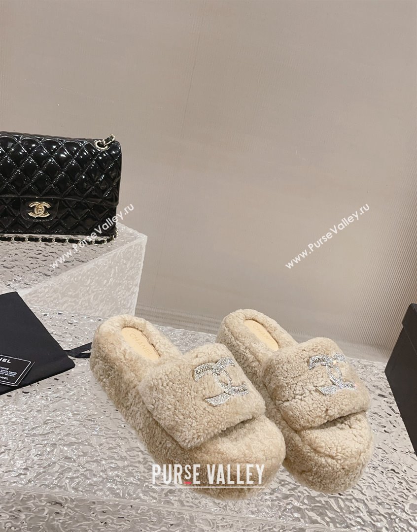 Chanel Shearling Wool Platform Slide Sandals with Crystal CC Beige 2023 CH091105 (MD-23091117)