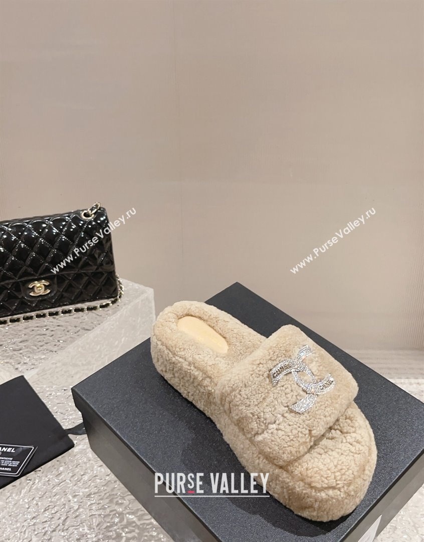 Chanel Shearling Wool Platform Slide Sandals with Crystal CC Beige 2023 CH091105 (MD-23091117)