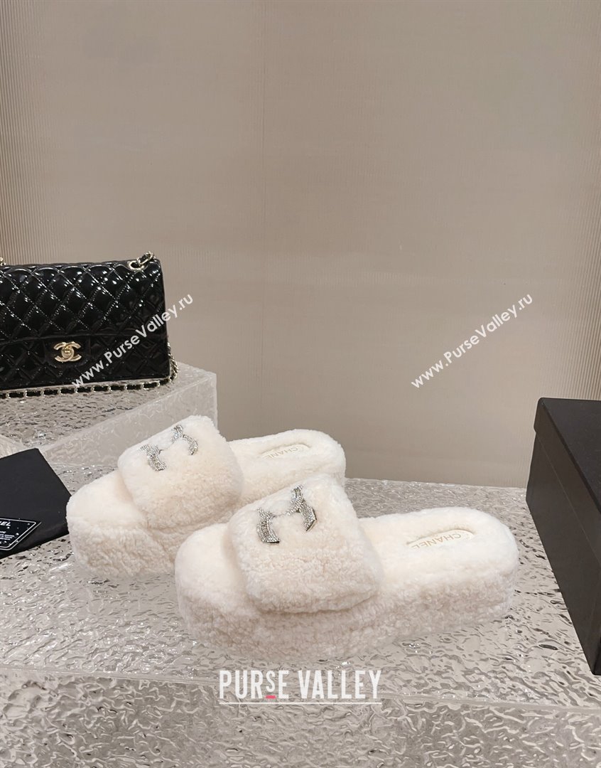 Chanel Shearling Wool Platform Slide Sandals with Crystal CC White 2023 CH091105 (MD-23091118)