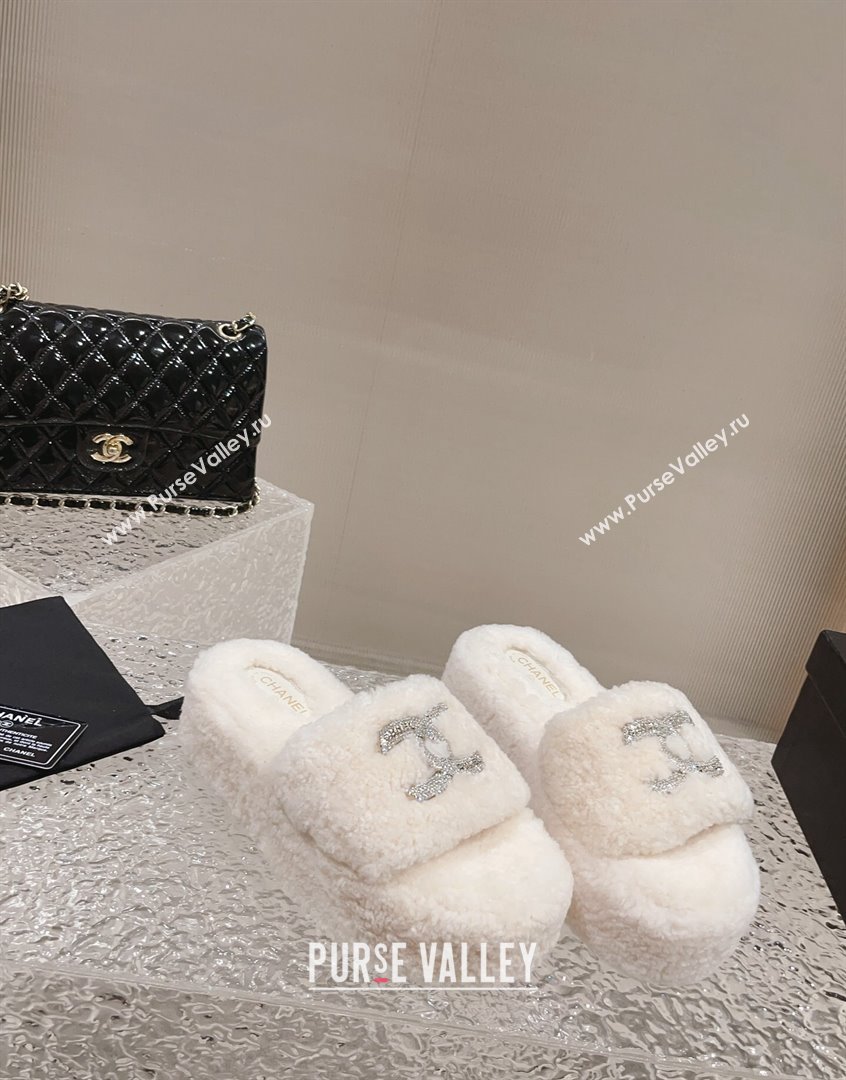 Chanel Shearling Wool Platform Slide Sandals with Crystal CC White 2023 CH091105 (MD-23091118)