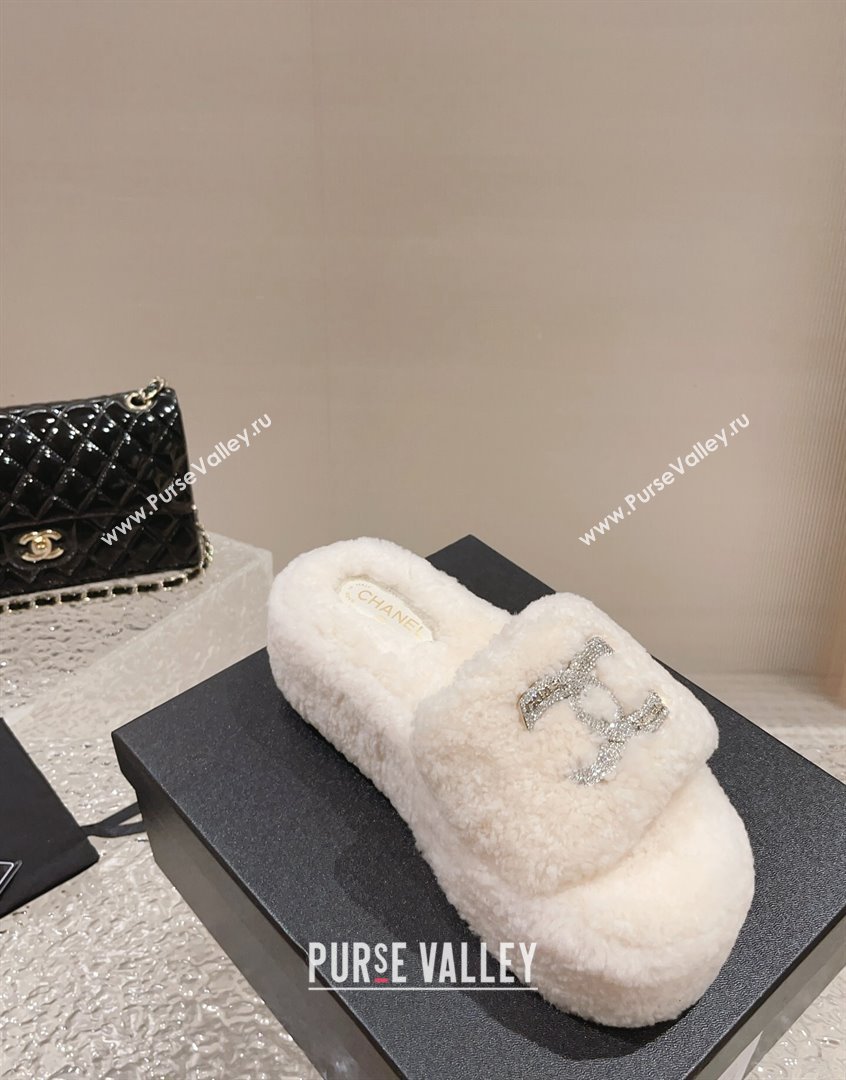 Chanel Shearling Wool Platform Slide Sandals with Crystal CC White 2023 CH091105 (MD-23091118)