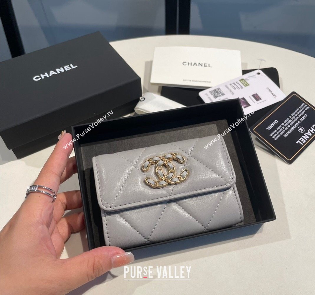 Chanel Shiny Lambskin 19 Flap Card Holder Light Grey 2023 AP1790 (yezi-231111046)