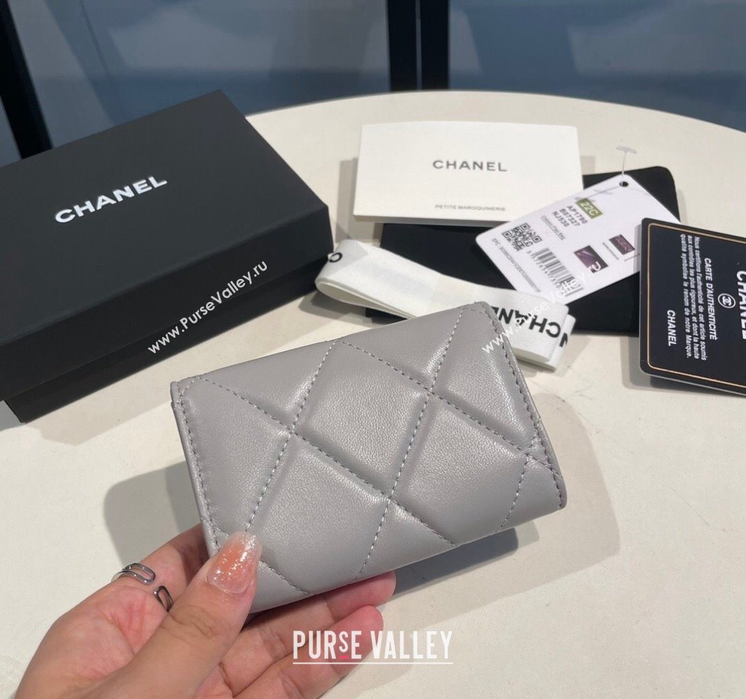 Chanel Shiny Lambskin 19 Flap Card Holder Light Grey 2023 AP1790 (yezi-231111046)