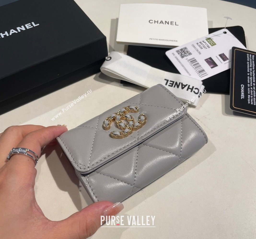 Chanel Shiny Lambskin 19 Flap Card Holder Light Grey 2023 AP1790 (yezi-231111046)