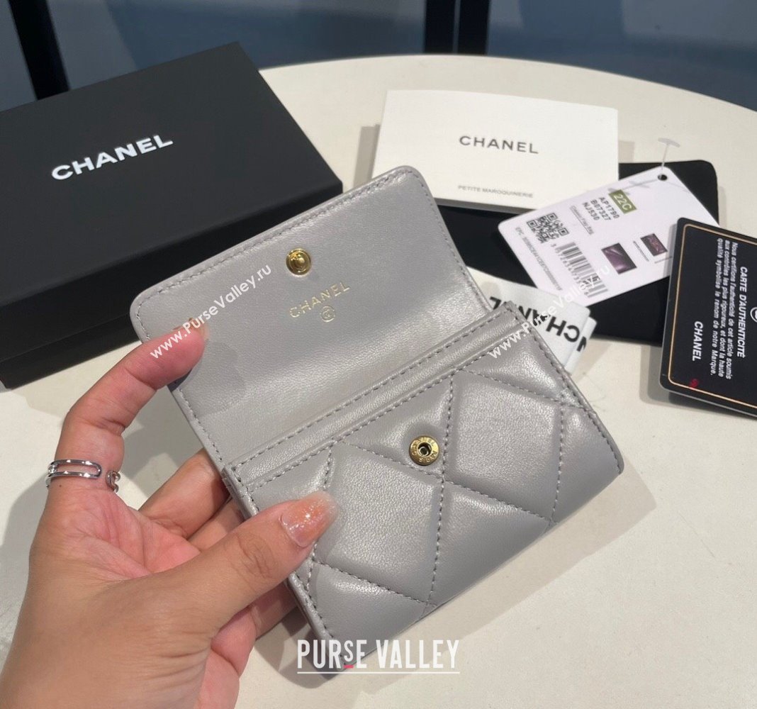 Chanel Shiny Lambskin 19 Flap Card Holder Light Grey 2023 AP1790 (yezi-231111046)