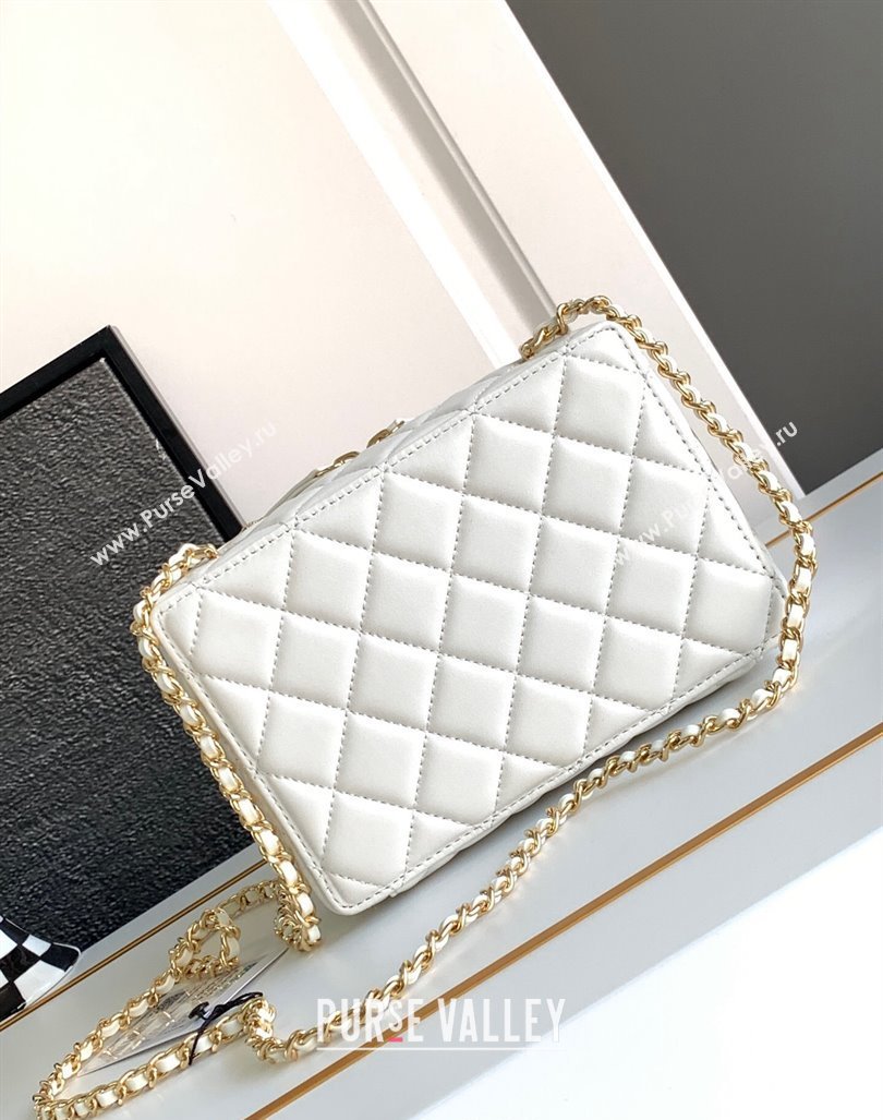 Chanel Quilted Calfskin Camera Bag White 2024 (yezi-240218017)