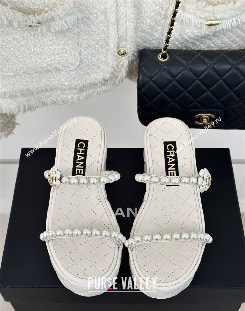 Chanel Quilted Lambskin and Pearls Wedge Platform Slide Sandals 7cm White 2024 0223 (MD-240223100)