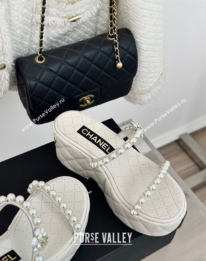 Chanel Quilted Lambskin and Pearls Wedge Platform Slide Sandals 7cm White 2024 0223 (MD-240223100)