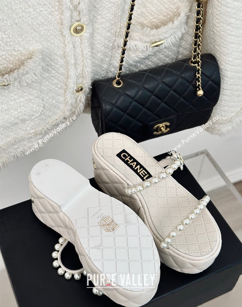 Chanel Quilted Lambskin and Pearls Wedge Platform Slide Sandals 7cm White 2024 0223 (MD-240223100)