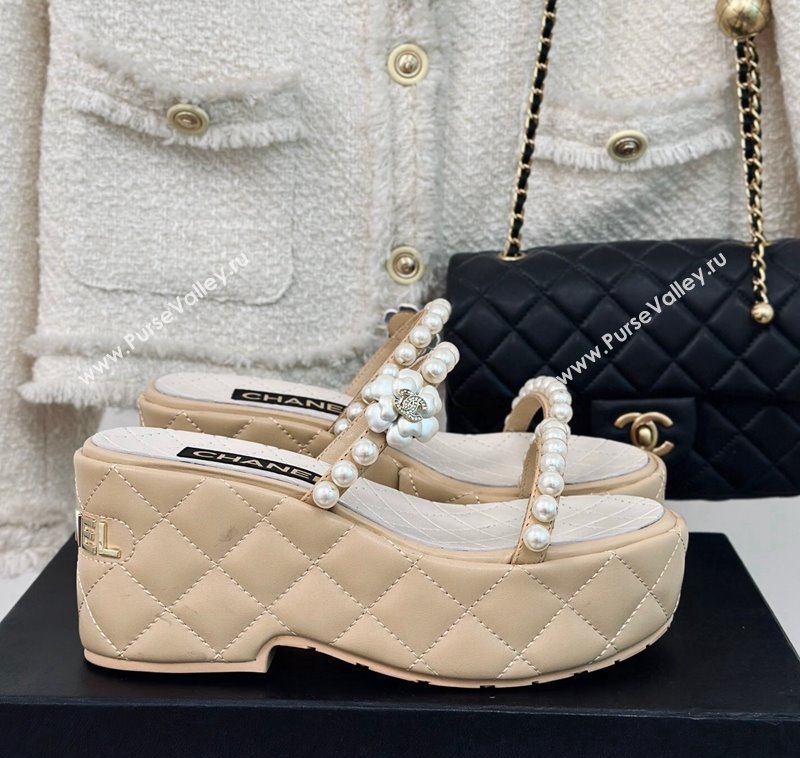 Chanel Quilted Lambskin and Pearls Wedge Platform Slide Sandals 7cm Beige 2024 0223 (MD-240223099)