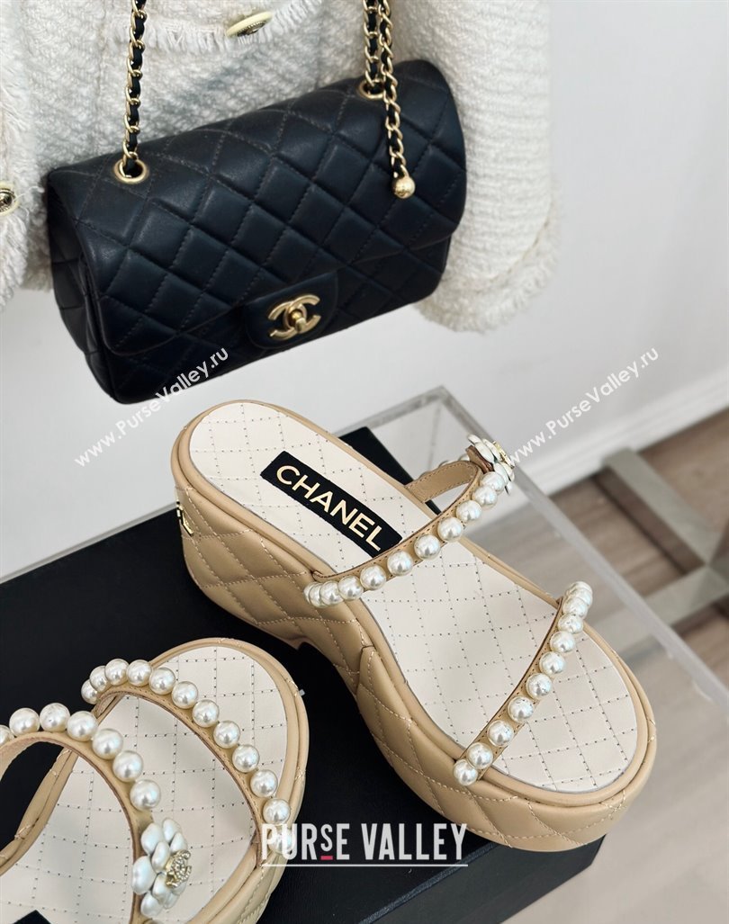 Chanel Quilted Lambskin and Pearls Wedge Platform Slide Sandals 7cm Beige 2024 0223 (MD-240223099)