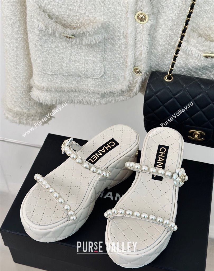 Chanel Quilted Lambskin and Pearls Wedge Platform Slide Sandals 7cm White 2024 0223 (MD-240223100)