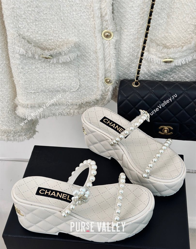 Chanel Quilted Lambskin and Pearls Wedge Platform Slide Sandals 7cm White 2024 0223 (MD-240223100)