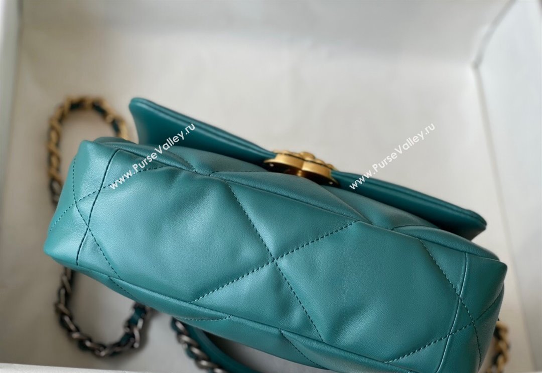 Chanel 19 Shiny Lambskin Small Flap Bag AS1160 Green/Gold 2024 (sm-240311059)