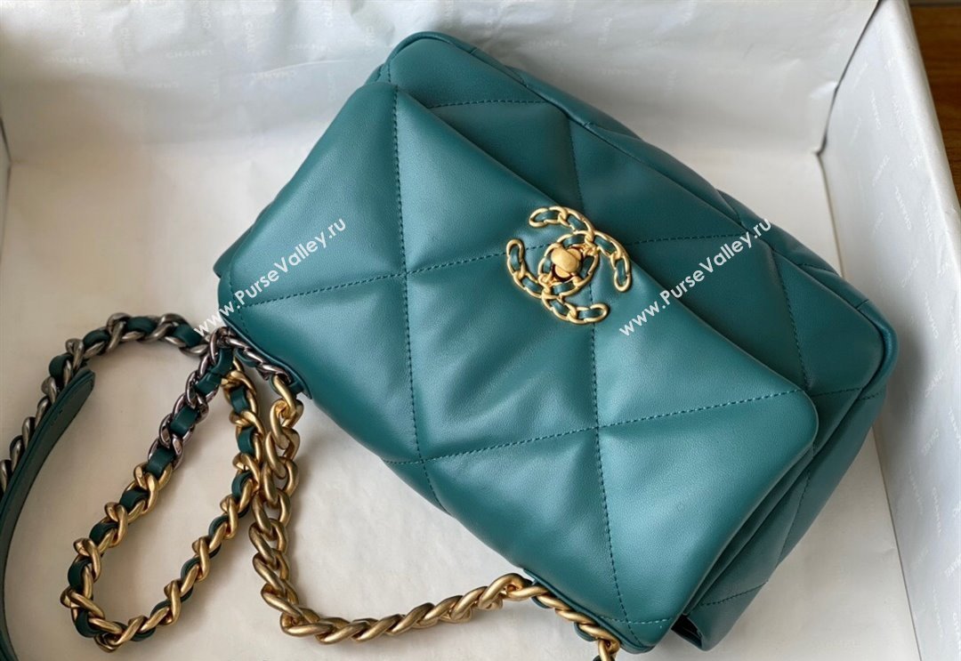 Chanel 19 Shiny Lambskin Small Flap Bag AS1160 Green/Gold 2024 (sm-240311059)