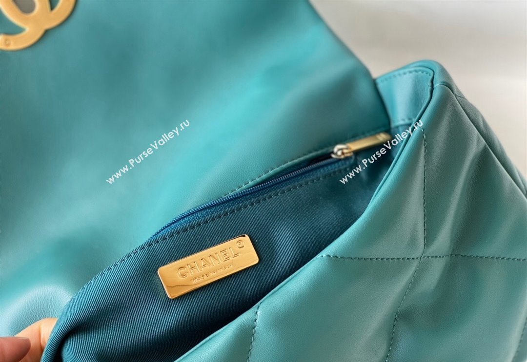 Chanel 19 Shiny Lambskin Small Flap Bag AS1160 Green/Gold 2024 (sm-240311059)