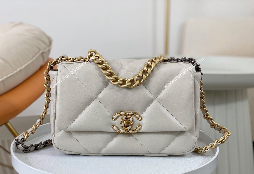 Chanel 19 Shiny Lambskin Small Flap Bag AS1160 White 2024 (sm-240311067)