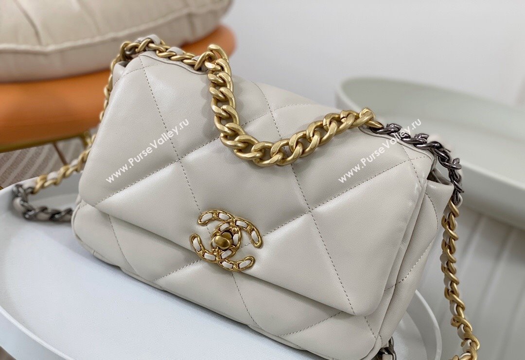 Chanel 19 Shiny Lambskin Small Flap Bag AS1160 White 2024 (sm-240311067)