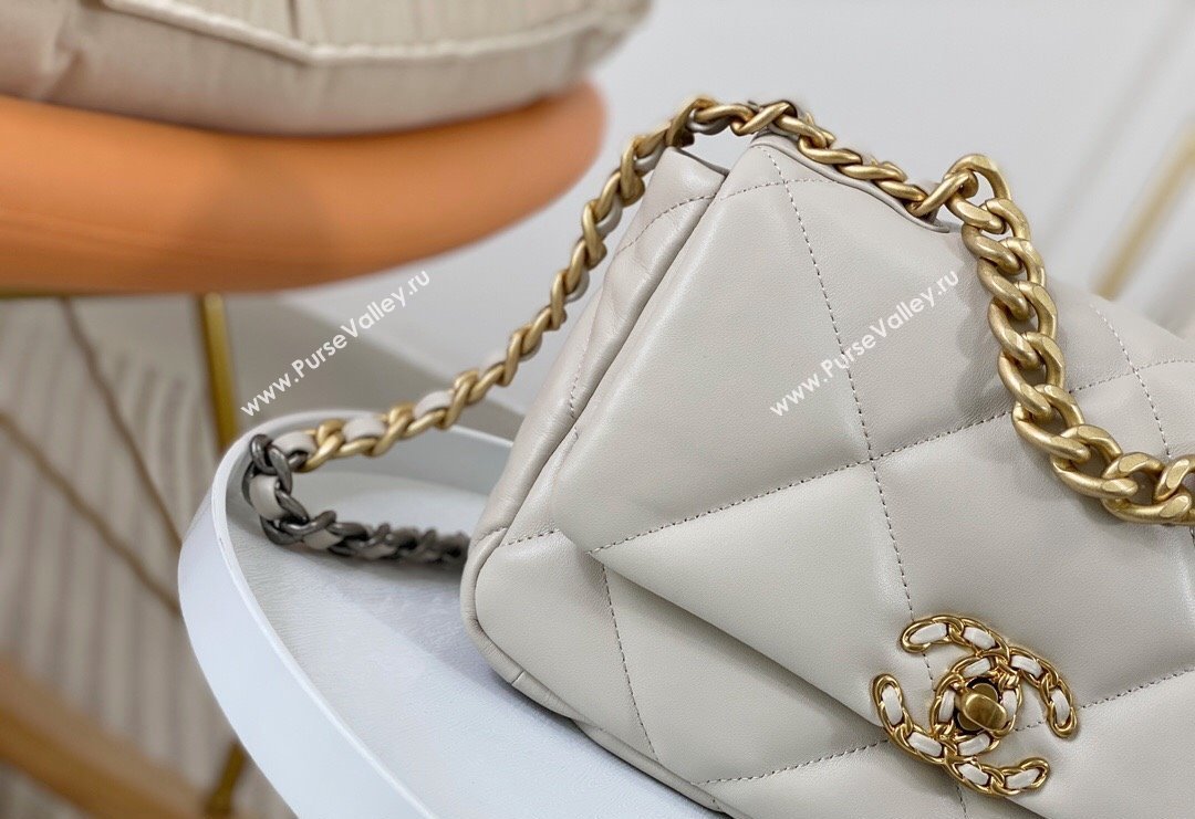 Chanel 19 Shiny Lambskin Small Flap Bag AS1160 White 2024 (sm-240311067)