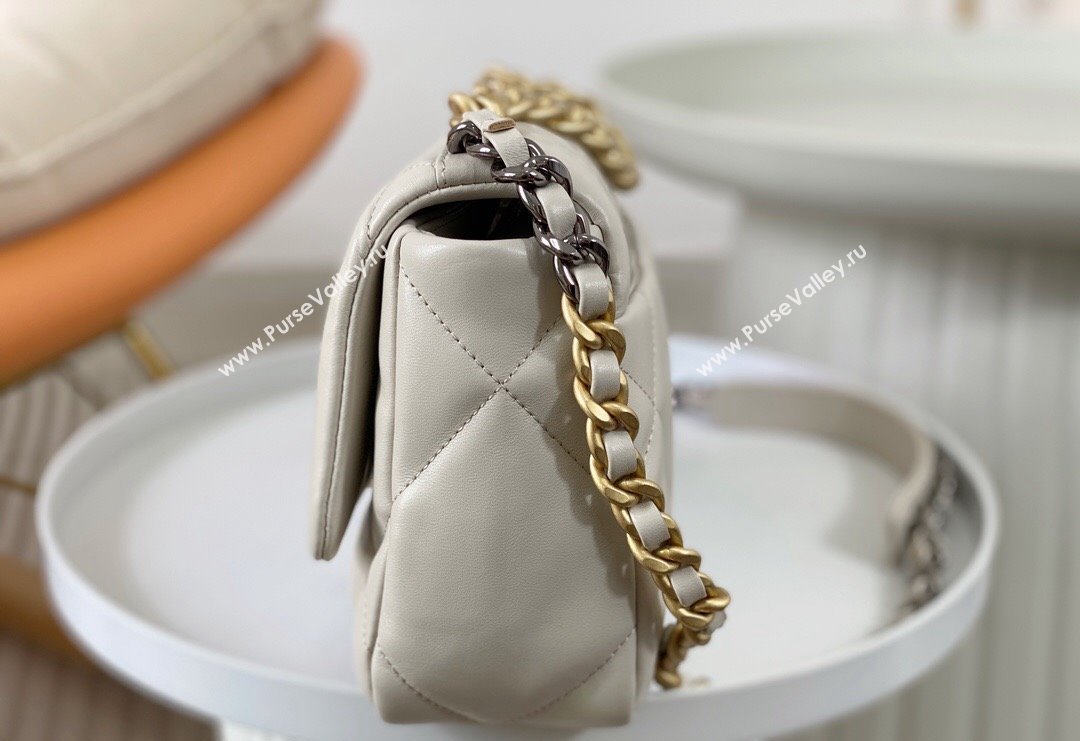 Chanel 19 Shiny Lambskin Small Flap Bag AS1160 White 2024 (sm-240311067)