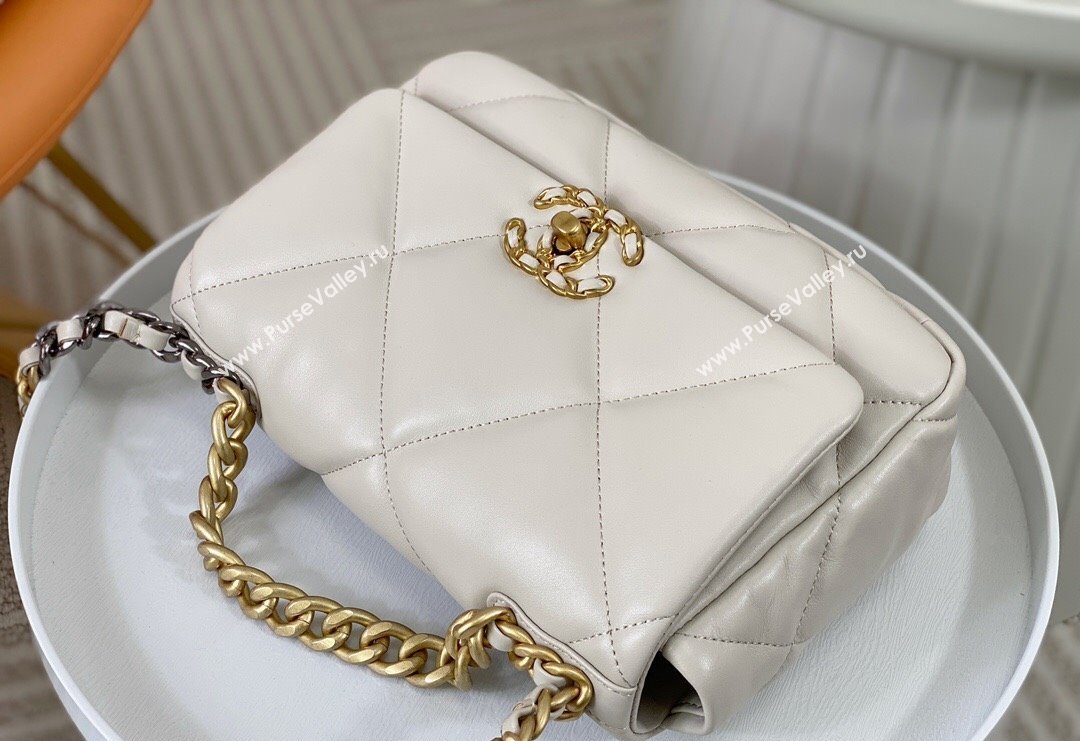 Chanel 19 Shiny Lambskin Small Flap Bag AS1160 White 2024 (sm-240311067)