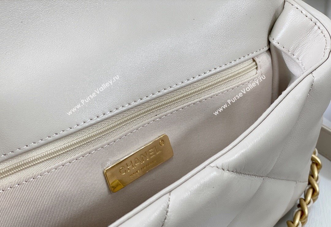 Chanel 19 Shiny Lambskin Small Flap Bag AS1160 White 2024 (sm-240311067)