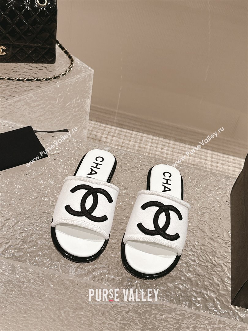 Chanel Knit Fabric Flat Slide Sandals with CC White/Black2 2024 0322 (MD-240322143)