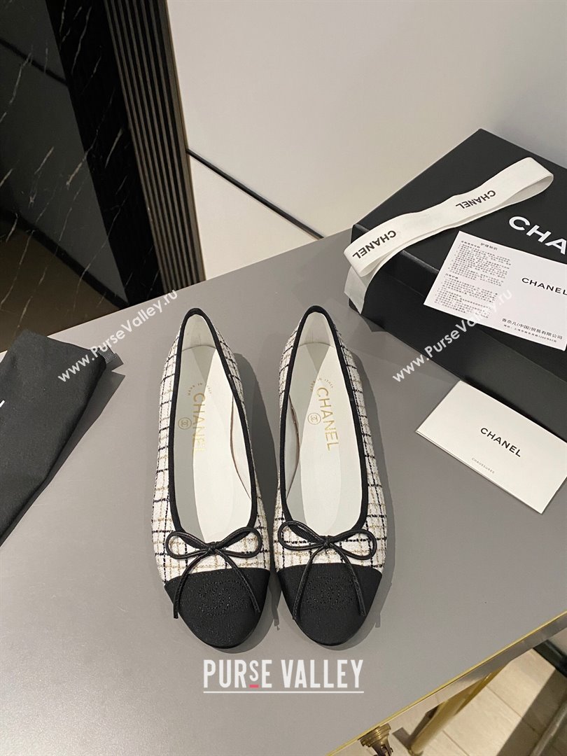 Chanel Tweed Grosgrain Classic Ballet Flat White/Black 2024 0322 (MD-240322055)