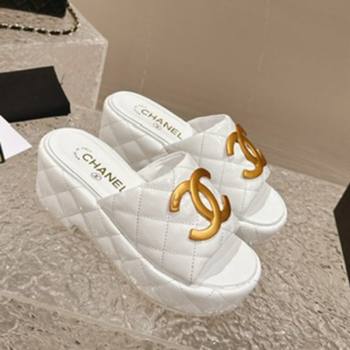 Chanel Shiny Calfskin Wedge Slide Sandals with Metal-Tone Maxi-CC White 2024 (MD-240323021)