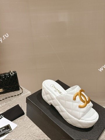 Chanel Shiny Calfskin Wedge Slide Sandals with Metal-Tone Maxi-CC White 2024 (MD-240323021)