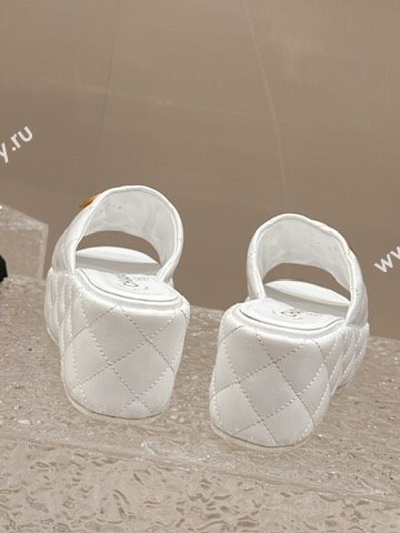 Chanel Shiny Calfskin Wedge Slide Sandals with Metal-Tone Maxi-CC White 2024 (MD-240323021)