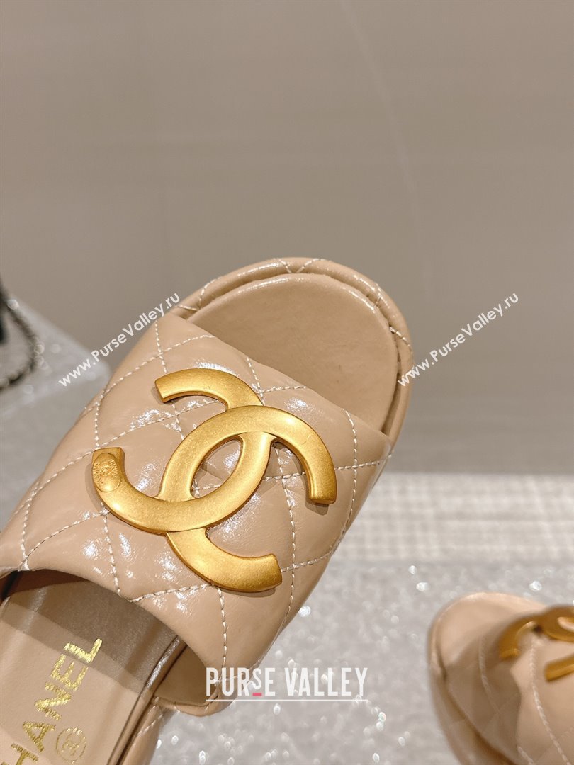 Chanel Shiny Calfskin Wedge Slide Sandals with Metal-Tone Maxi-CC Beige 2024 (MD-240323022)