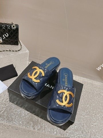 Chanel Shiny Calfskin Wedge Slide Sandals with Metal-Tone Maxi-CC Dark Blue 2024 (MD-240323023)