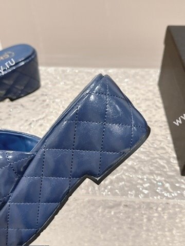 Chanel Shiny Calfskin Wedge Slide Sandals with Metal-Tone Maxi-CC Dark Blue 2024 (MD-240323023)