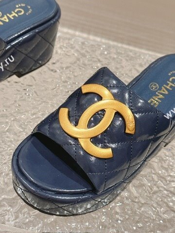 Chanel Shiny Calfskin Wedge Slide Sandals with Metal-Tone Maxi-CC Dark Blue 2024 (MD-240323023)