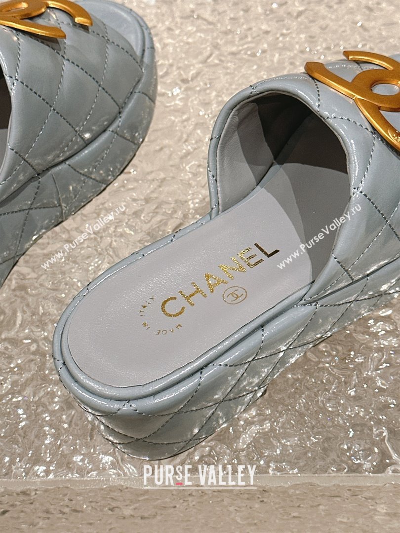 Chanel Shiny Calfskin Wedge Slide Sandals with Metal-Tone Maxi-CC Grey 2024 (MD-240323025)