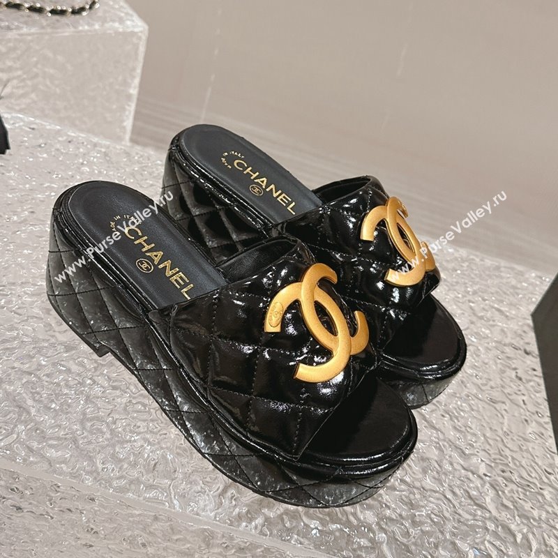 Chanel Shiny Calfskin Wedge Slide Sandals with Metal-Tone Maxi-CC Black 2024 (MD-240323026)