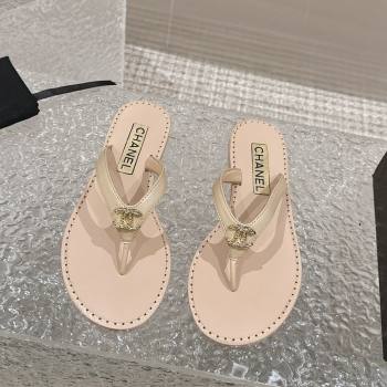 Chanel Calfskin Flat Slide Thong Sandals with Metal-Tone CC Beige 2024 0322 (MD-240322120)