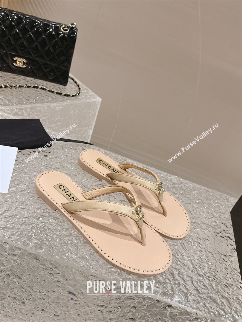 Chanel Calfskin Flat Slide Thong Sandals with Metal-Tone CC Beige 2024 0322 (MD-240322120)