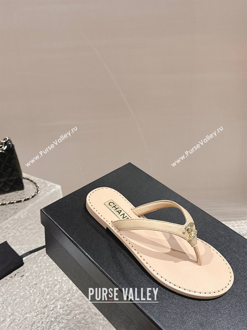 Chanel Calfskin Flat Slide Thong Sandals with Metal-Tone CC Beige 2024 0322 (MD-240322120)