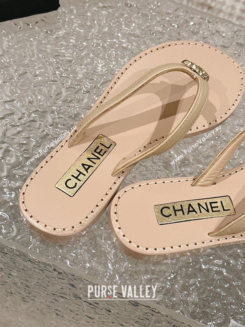 Chanel Calfskin Flat Slide Thong Sandals with Metal-Tone CC Beige 2024 0322 (MD-240322120)