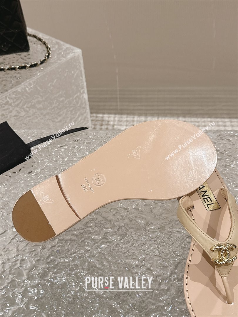 Chanel Calfskin Flat Slide Thong Sandals with Metal-Tone CC Beige 2024 0322 (MD-240322120)