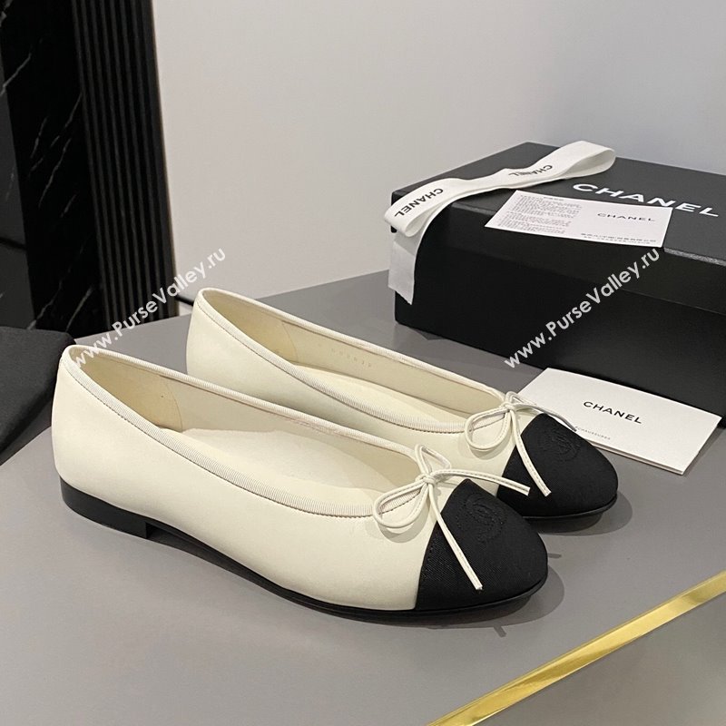 Chanel Calfskin Grosgrain Classic Ballet Flat White/Black 2024 0322 (MD-240322054)